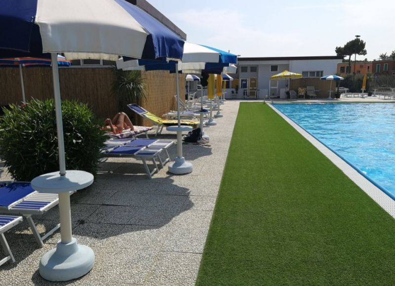 Aquarama Beach & Pool